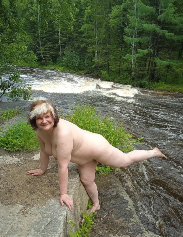 Дамы на речке