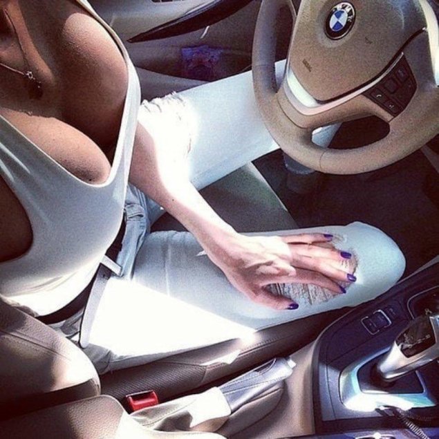 Девушка в бмв