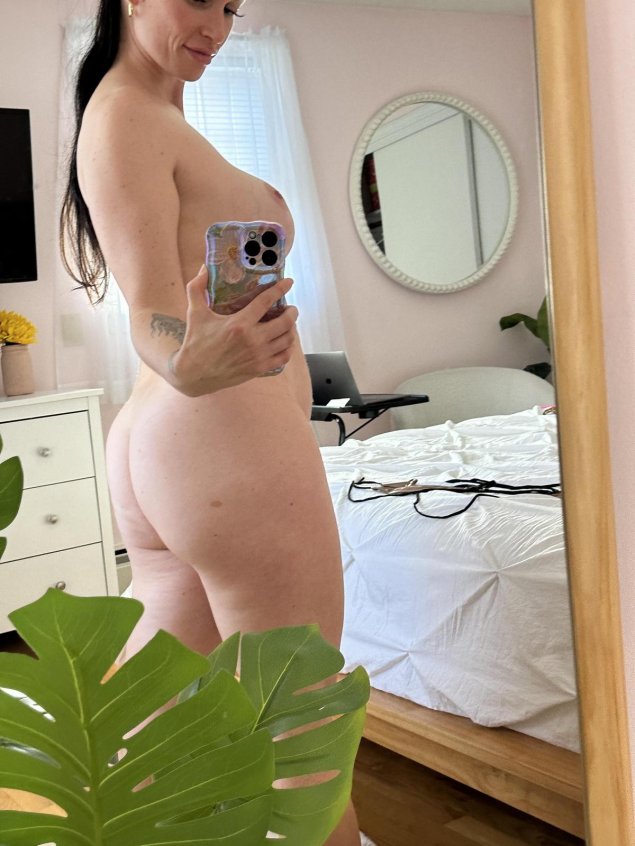 Голая зрелая женщина