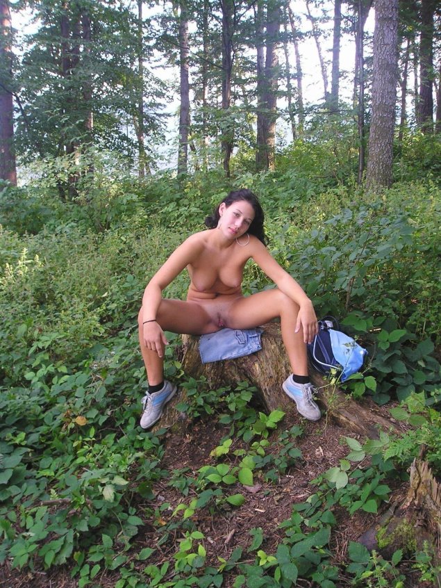 Голые жены в лесу
