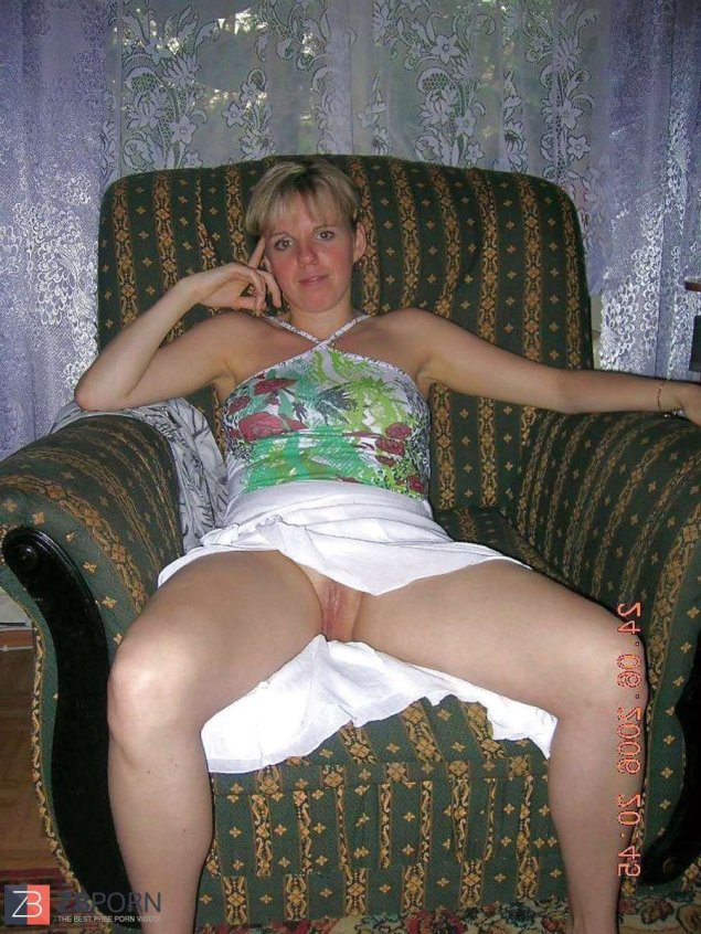 Русская женщина без трусов